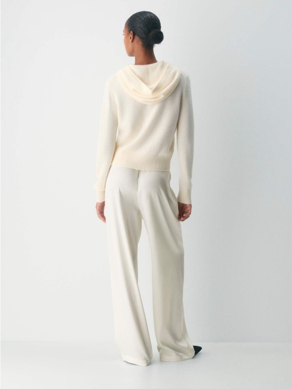 Aritzia Essential Cashmere Idyllic Zip Hoodie - Picture 6 of 16
